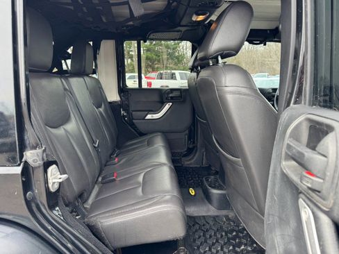 Used 2015 Jeep Wrangler Unlimited Sahara w/ Katzkin Premium Leather Group image 18
