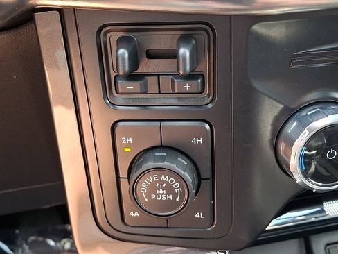 Used 2023 Ford F150 Lariat AWD/4WD image 26