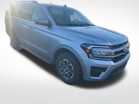 Used 2024 Ford Expedition XLT image 1