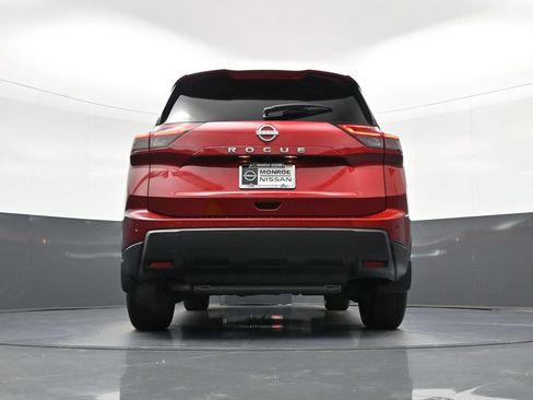 Used 2025 Nissan Rogue S FWD image 24