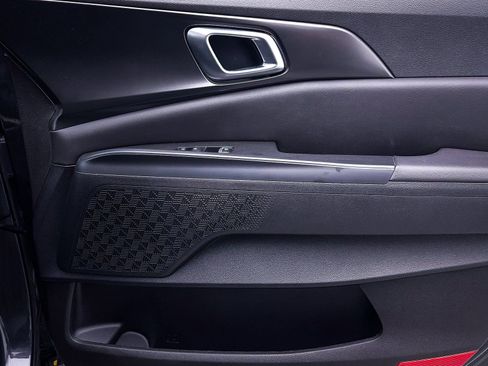 Used 2025 Kia Carnival SX image 35