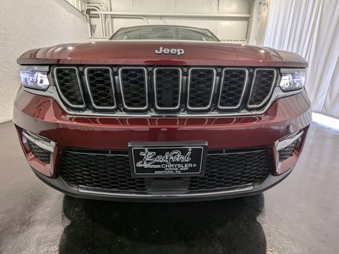 Used 2023 Jeep Grand Cherokee 4x4 image 4