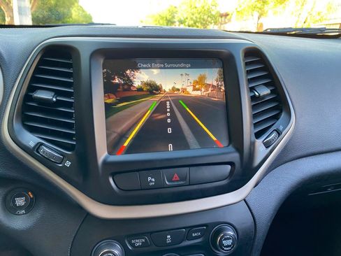Used 2018 Jeep Cherokee Limited FWD image 69