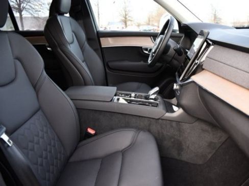 Certified 2025 Volvo XC90 B6 Plus image 25