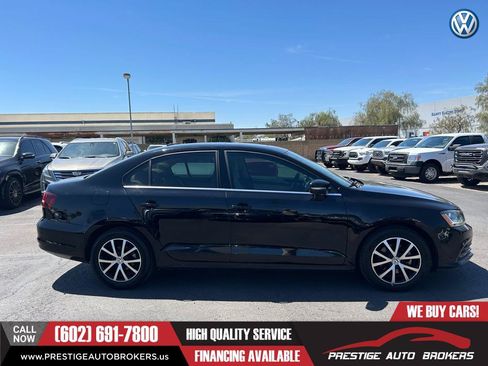 Used 2017 Volkswagen Jetta SE FWD image 5