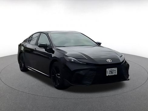 Used 2025 Toyota Camry SE image 11