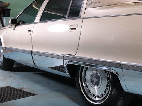 Used 1994 Cadillac Fleetwood Brougham RWD image 53