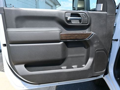 New 2025 GMC Sierra 2500 SLE AWD/4WD image 18