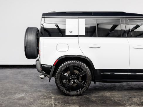 Used 2023 Land Rover Defender 110 X-Dynamic SE AWD/4WD image 23