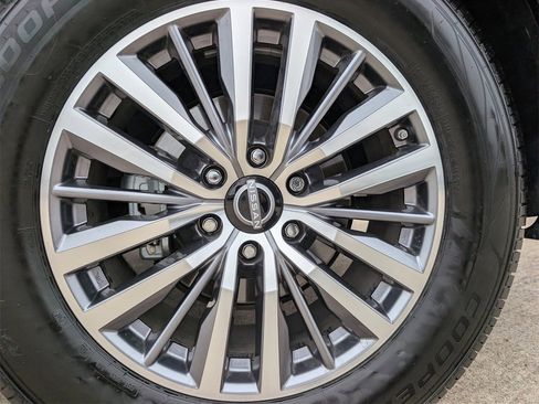 Used 2022 Nissan Armada SL w/ Captain's Chairs Package image 7