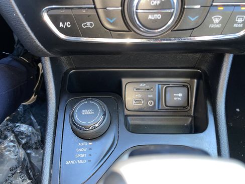 Used 2016 Jeep Cherokee Limited image 50