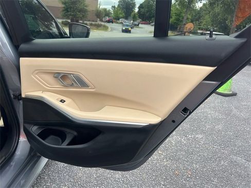 Used 2023 BMW 330i Sedan w/ M Sport Package image 16