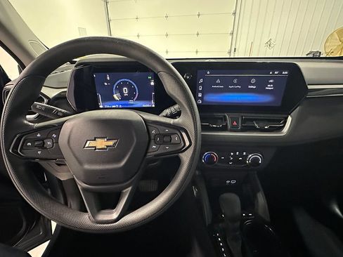 Used 2024 Chevrolet TrailBlazer LS w/ LS Convenience Package AWD/4WD image 32