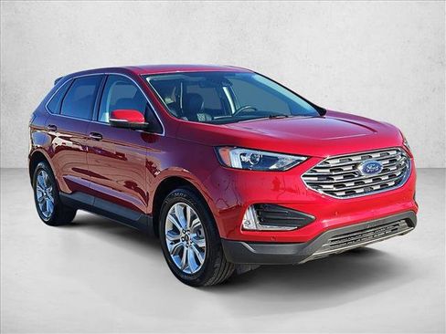 Used 2024 Ford Edge Titanium image 3