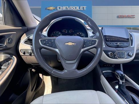 Used 2022 Chevrolet Malibu LT w/ Leather Package FWD image 8