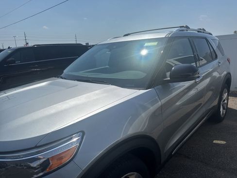 Used 2023 Ford Explorer Platinum w/ Technology Package AWD/4WD image 28