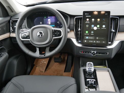 New 2026 Volvo XC90 B6 Plus w/ Protection Package Premier image 7