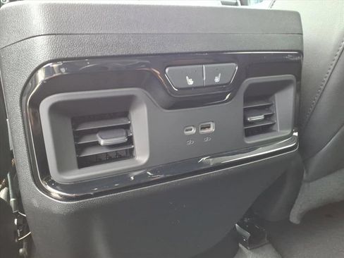 Used 2024 GMC Sierra 1500 AT4 w/ Technology Package AWD/4WD image 23