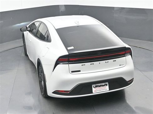 Used 2025 Toyota Prius LE image 28
