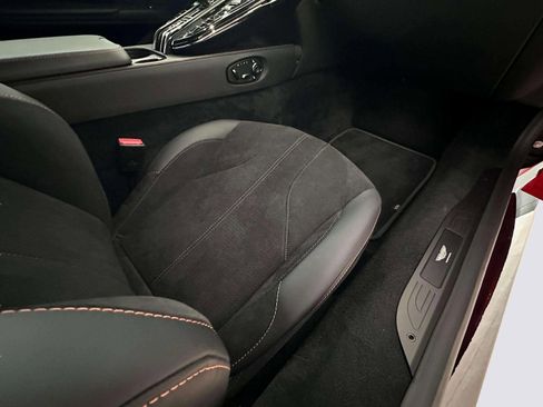 Used 2025 Aston Martin V8 Vantage Coupe image 22