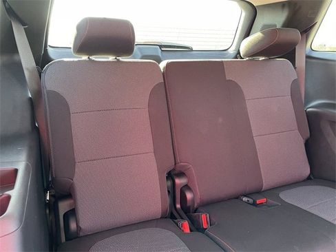Used 2021 Chevrolet Traverse LT image 29