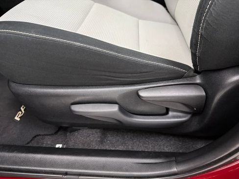 Used 2018 Toyota RAV4 XLE w/ Plus Extra Value Package FWD image 27