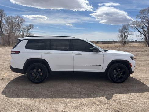 Used 2024 Jeep Grand Cherokee L Limited w/ Black Appearance Package image 3
