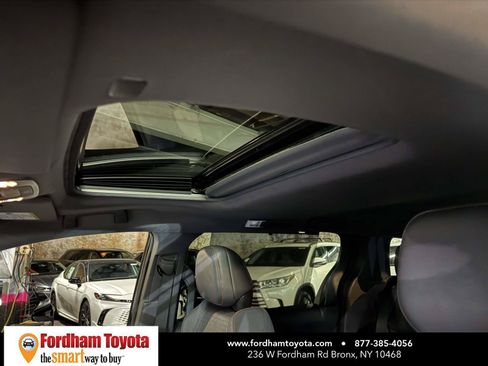 Used 2023 Toyota Sienna XSE AWD/4WD image 19