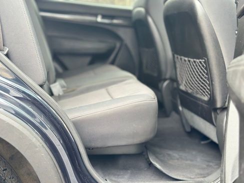 Used 2012 Kia Sorento LX image 19
