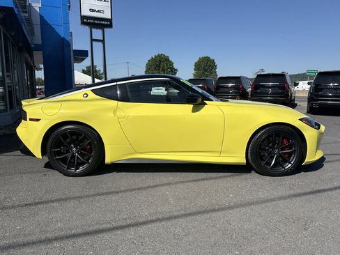 Used 2024 Nissan Z Performance w/ Floor Mat Package RWD image 2
