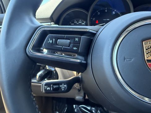 Used 2023 Porsche Macan AWD/4WD image 31