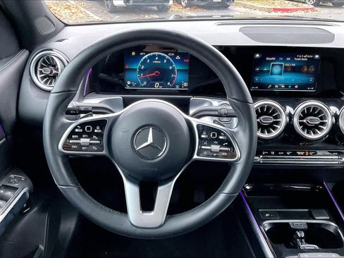 Used 2023 Mercedes-Benz GLB 250 image 8