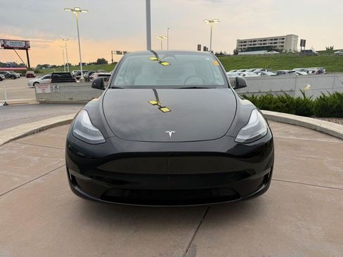 Used 2024 Tesla Model Y Long Range AWD/4WD image 11
