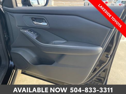 Used 2025 Nissan Rogue SV AWD/4WD image 17
