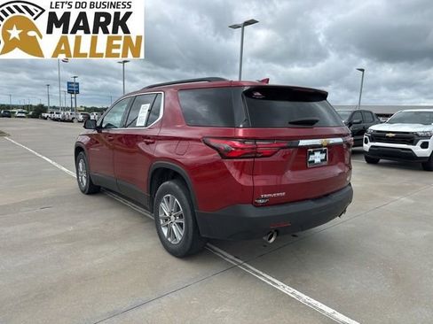 Used 2023 Chevrolet Traverse LT FWD image 4