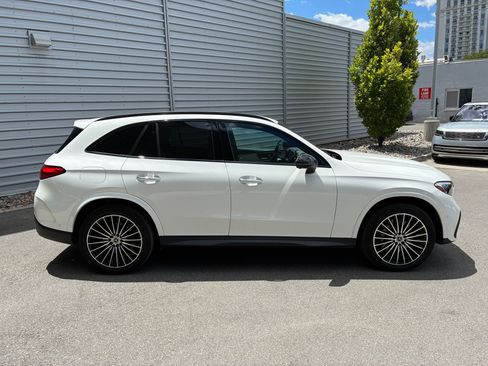 Used 2023 Mercedes-Benz GLC 300 4MATIC image 2