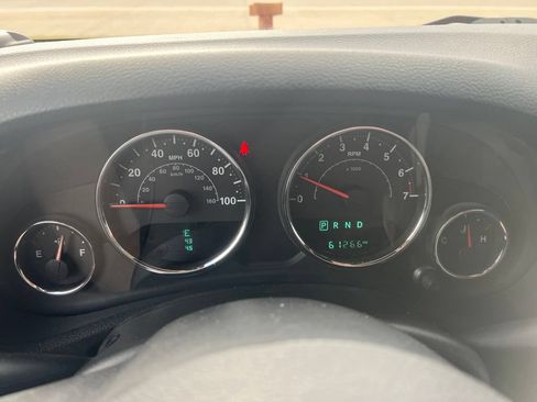Used 2016 Jeep Wrangler Unlimited Rubicon w/ Connectivity Group AWD/4WD image 11
