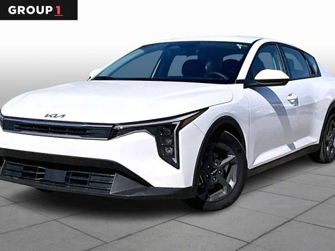 Used 2025 Kia K4 LXS image 1