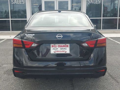 Used 2025 Nissan Altima 2.5 SV FWD image 9