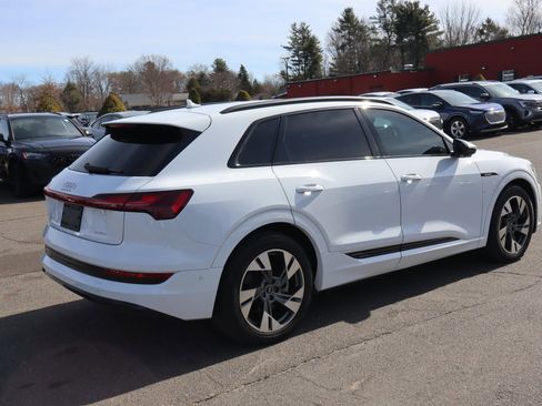 Used 2022 Audi e-tron Premium w/ Convenience Plus Package image 5
