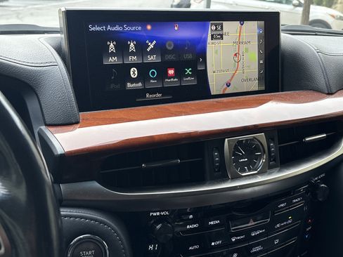 Used 2017 Lexus LX 570 4WD w/ Luxury Package image 23