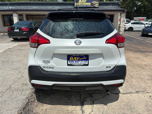 Used 2019 Nissan Kicks SR w/ SR Premium Package FWD image 5
