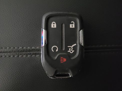 Used 2022 GMC Terrain SLT w/ Infotainment Package II AWD/4WD image 32