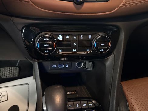 Used 2021 Buick Encore GX Essence w/ Advanced Technology Package FWD image 19