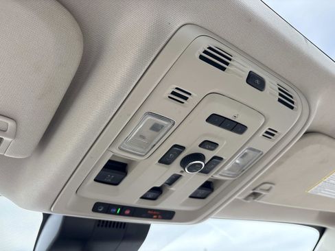 Used 2023 GMC Yukon XL Denali w/ Advanced Technology Package image 24