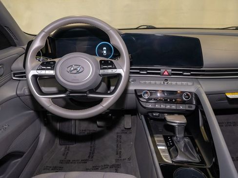 Used 2023 Hyundai Elantra SEL w/ Convenience Package image 6