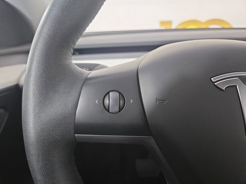 Used 2024 Tesla Model Y 2WD image 16