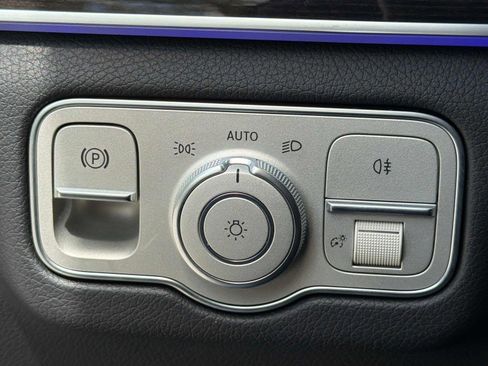 Used 2025 Mercedes-Benz GLE 450e 4MATIC image 56