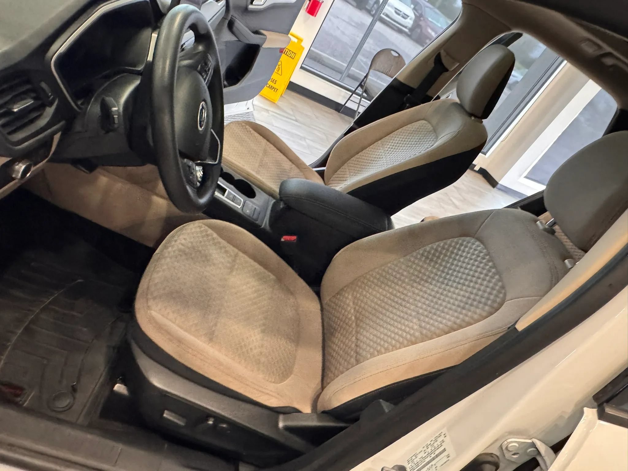 Used 2020 Ford Escape SE FWD image 27