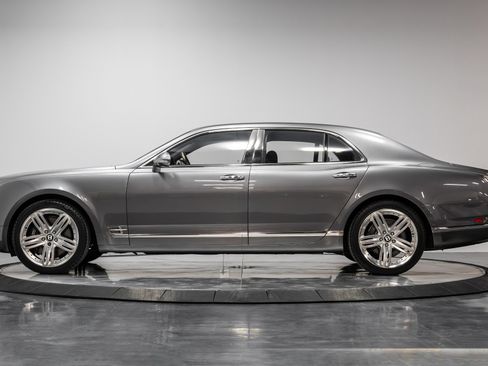 Used 2012 Bentley Mulsanne w/ Premiere Specification Pkg image 43